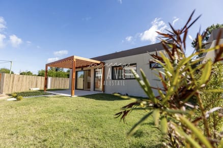Venta de casas de 3 dormitorios en La Barra, complejo cerrado