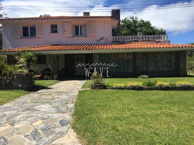 Amplia casa en Playa Mansa a una cuadra del mar