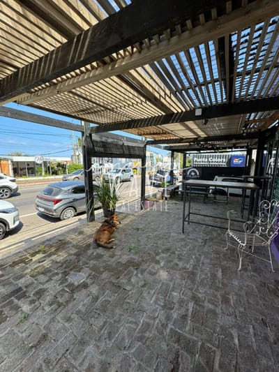 Venta de local comercial en La Barra, Con apartamento en segundo piso