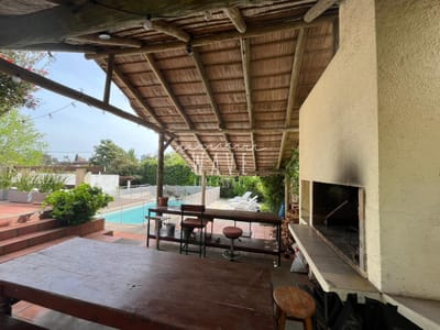 Alquiler Temporal Casa en Mansa, 3 dormitorios, dependencia de servicio, piscina, jardín.