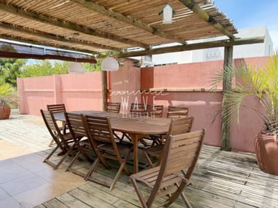 Venta de apartamento de 2 dormitorios en Rincón del Indio, Pda 23, orientación bosque con vista al mar, parrillero propio
