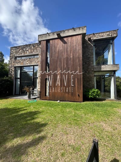 Venta de casa de 4 dormitorios en la venta en La Arbolada, Punta del Este