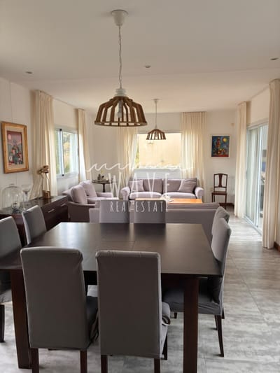 Casa en Altos de la Tahona - Espacio y Comodidad