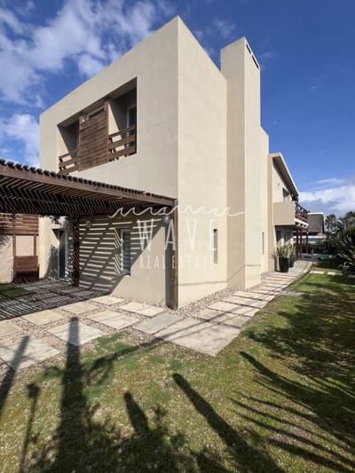 CASA EN MANANTIALES