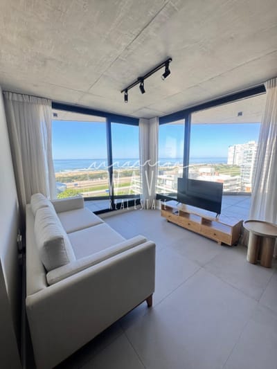 Alquiler de verano, apartamento de 2 dormitorios en Playa Brava, con vista al mar