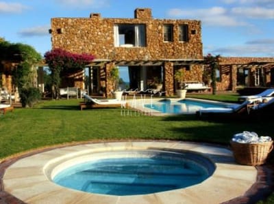Alquiler Chacra 6 a 8 suites zona Villalagos