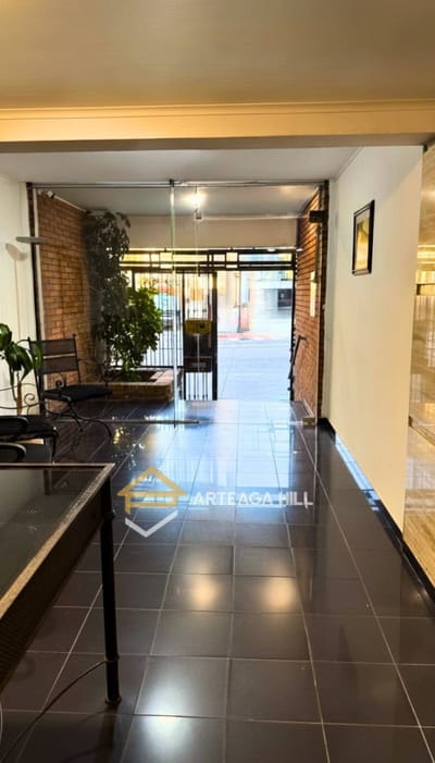 ALQUILER | Monoambiente al frente | Tres Cruces | Muy Luminoso y Excelente Ubicación frente a la terminal - APTO OFICINA O VIVIENDA