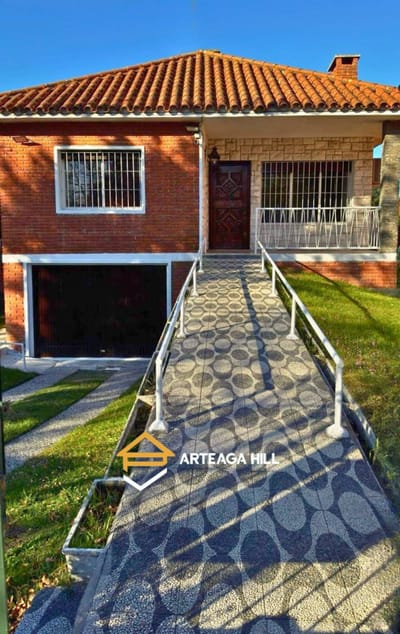 VENTA | Exclusiva Casa En Carrasco | Padrón Único 679 m² | Piscina, Parrillero, Gran Garaje | A Metros De Av. Italia - Jesús María - Arocena - Carrasco Lawn Tenis - Fuerza Aérea