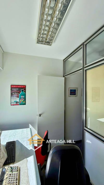 VENTA | Oficina/consultorio En El Centro De Montevideo | 3 Ambientes + Sala De Reuniones | Excelente Estado, Lista Para Ingresar