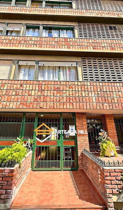 Alquiler | Apartamento Al Frente De 2 Dormitorios En El Centro | Amplia Terraza Vista Al Mar | A Pocas Cuadras De La Rambla Y A Metros De 18 De Julio,