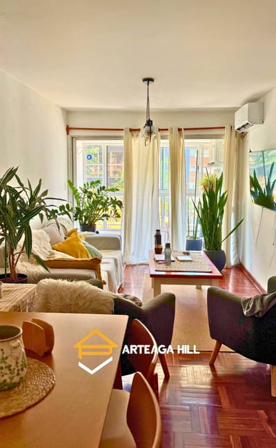 VENTA | Apartamento de 2 dormitorios ALQUILADO | En Pocitos a metros de la Rambla | Amplio, al frente, balcón cerrado y excelente luz natural