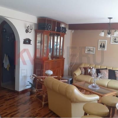 VENTA AMPLIO DEPARTAMENTO EN CAYMA, 2 COCHERAS