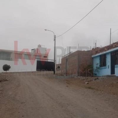 LINDA CASA  CON 130M2 LIBRES PARA CONSTRUCCION