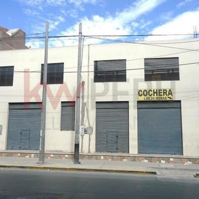 AMPLIO LOCAL COMERCIAL, UBICADO ESTRATÉGICA MENTE EN PLENA VARIANTE DE UCHUMAYO, ALTURA KM 3, FRENTE