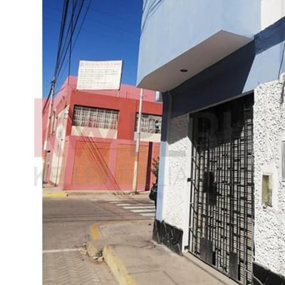 TENEMOS EN ALQUILER DOS  LOCALES COMERCIALES UBICADOS EN PRIMER PISO, EN ESQUINA A UNA CUADRA DE LA