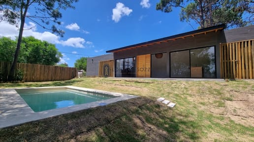 Casa Venta 2 Dormitorios 2 Baños, Piscina en Punta Colorada - TUNAS