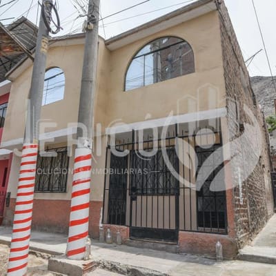 VENDO CASA A UNOS PASOS DEL TUNEL SANTA ROSA  SAN MARTIN