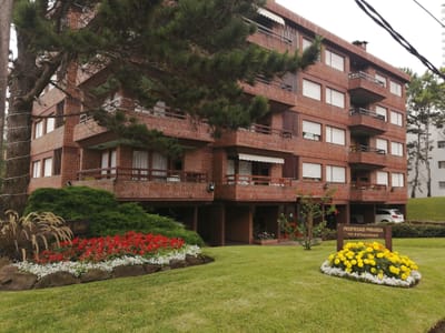 Apartamento en alquiler temporario c/ cochera en Roosevelt