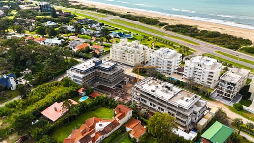 Apartamento en venta de 1 dormitorio Punta del Este San Rafael, vistas al mar y a una cuadra de Playa Brava, entrega 2026