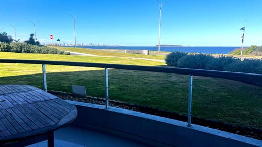 Apartamento en alquiler anual primera linea mansa