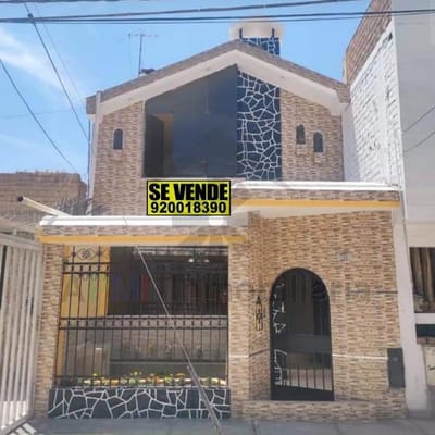 VENTA DE HERMOSA CASA DE  PISOS EN LAS BRISAS EN CHICLAYO
