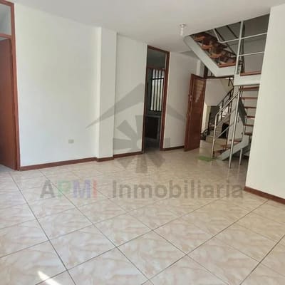 VENTA DE DEPARTAMENTO EN PRIMER PISO MUY CERCA AL CENTRO DE CHICLAYO