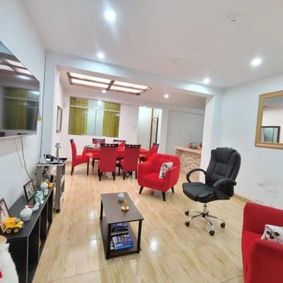 DEPARTAMENTO EN PRIMER PISO EN URB LOS SAUCES