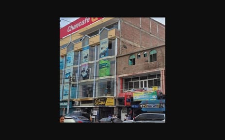 VENTA DE AMPLIO DEPARTAMENTO EN TERCER PISO EN EL CENTRO DE CHICLAYO