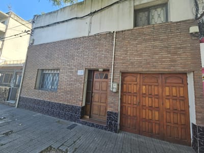 Venta Casa y Apartamento 4 Dormitorios Brazo Oriental Cochera