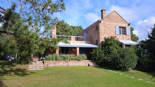 Venta y alquiler de chalet en el centro de La Barra !