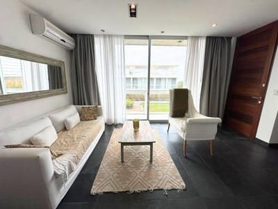 Departamento en Manantiales, a pasos del mar.