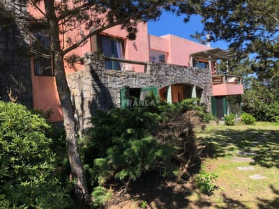 Casa con vista al mar en venta en El Chorro, a pasos del mar