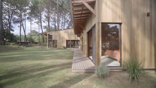 Moderna cabaña en alquiler con piscina en Barra Verde