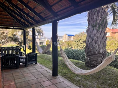 Casa en alquiler temporal de 5 ambientes en La Barra