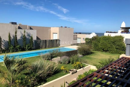 Apartamento de dos dormitorios en alquiler a pasos del mar La Barra