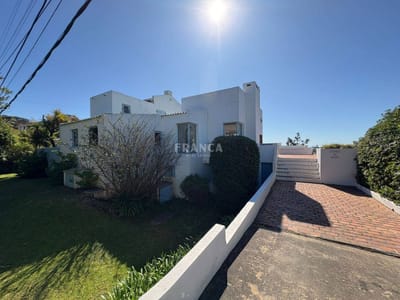 Casa en alquiler temporal de 6 ambientes en Playa Montoya