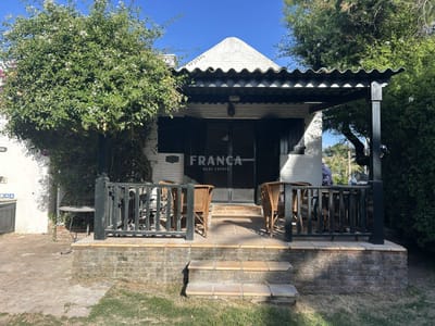 Clásico chalet de La Barra a pasos de mar de 5 cuartos