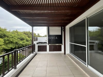 Apartamento amplio con terraza y parrillero en La Barra