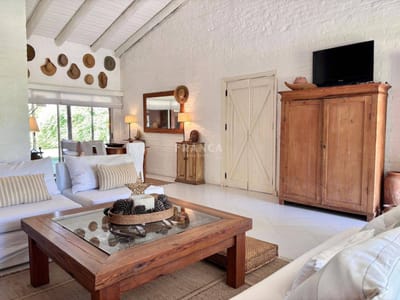 Casa en venta de 3 dormitorios y jardín en Montoya La Barra