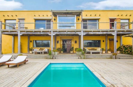 Casa en excelente zona de Balneario Buenos Aires.