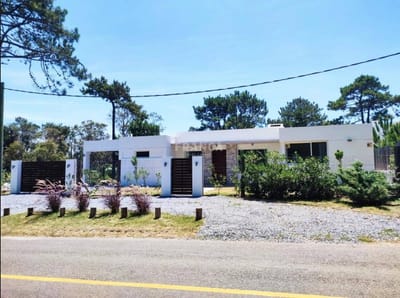 Amplia Casa con 3 Suites y Cocina Integrada