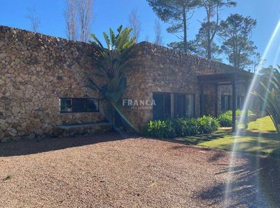 Casa de 4 dormitorios con pileta en Laguna Blanca