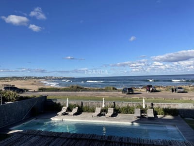 Departamento de 3 dormitorios en Palcos del Mar.
