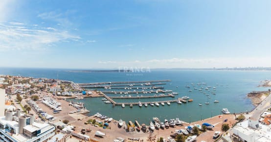Departamento en Punta del Este con maravillosa vista al puer