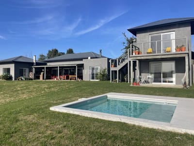 Casa de 6 dormitorios con piscina en Pueblo Mio