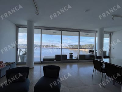 Penthouse con piscina propia frente al mar en La Barra