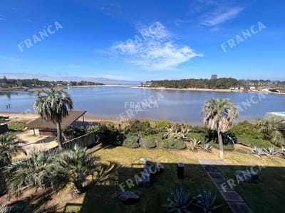 Penthouse con piscina propia frente al mar en La Barra