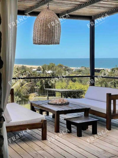 Hermosa casa en alquilar en Altos de Punta Piedra.