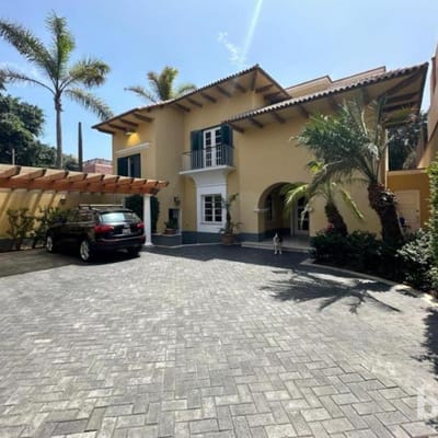 HERMOSA CASA EN ALQUILER CON  DORMITORIOS Y BUEN JARDIN EN SAN ISIDRO