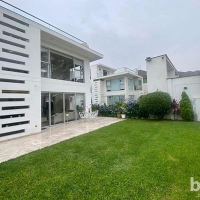 Casa Moderna en Condominio